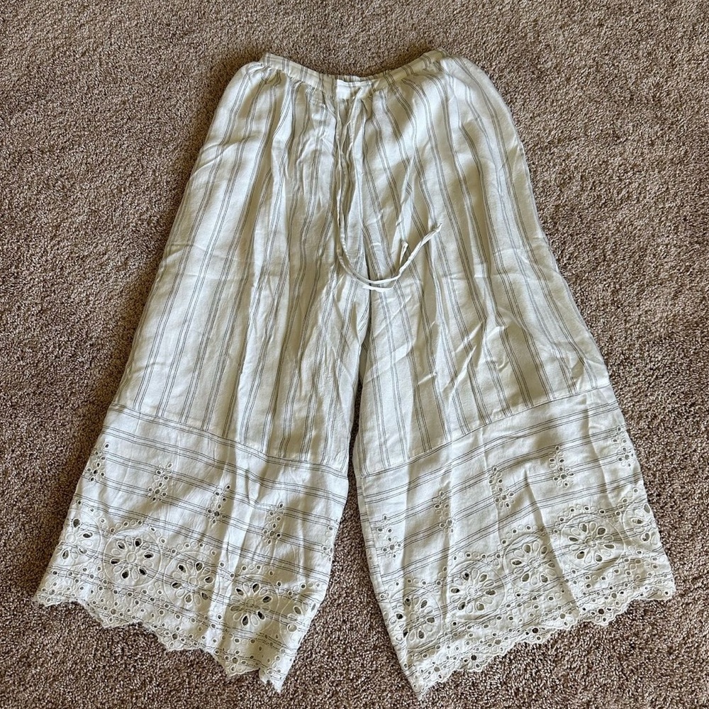 American Eagle pants (has small stain) • Size XS (fits more like a small) • $20